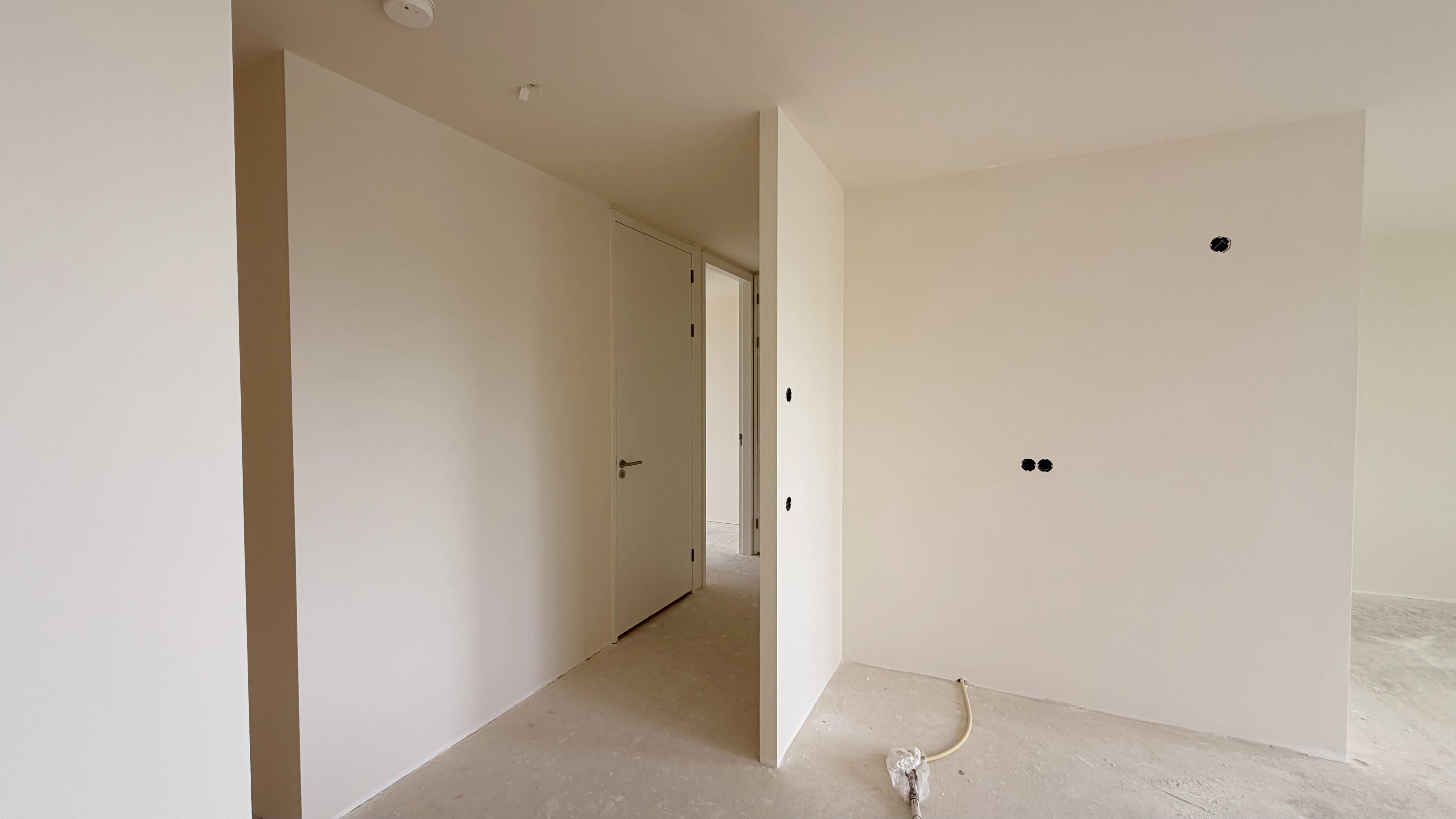 plastering · renovlies · painting · ceiling spray painting · wall finishing · ral 9001 Amsterdam – Bouwcons