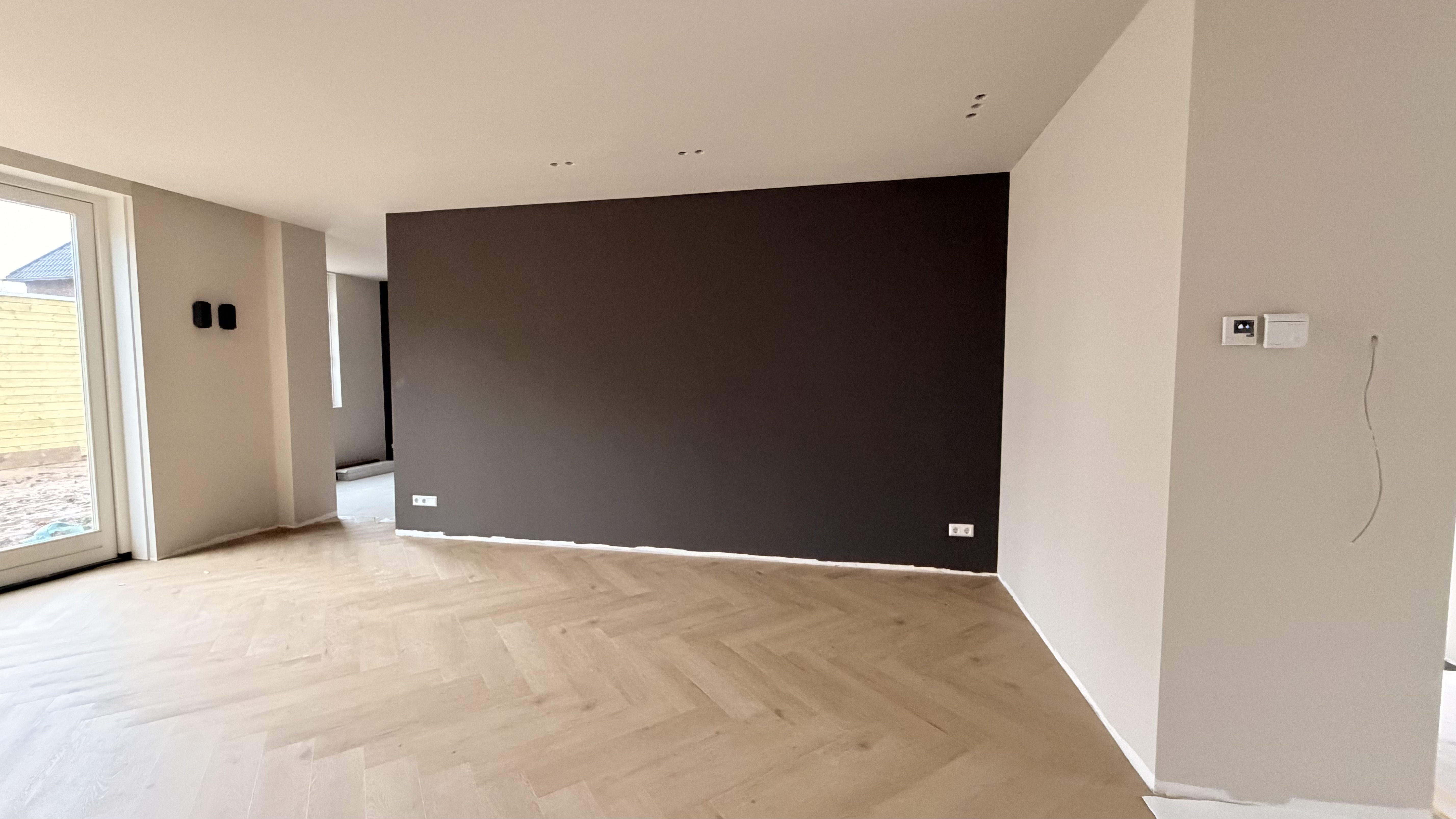 nijkerk – plafond gestuct en geschilderd, wanden afgewerkt met renovlies en schilderwerk Nijkerk – Bouwcons