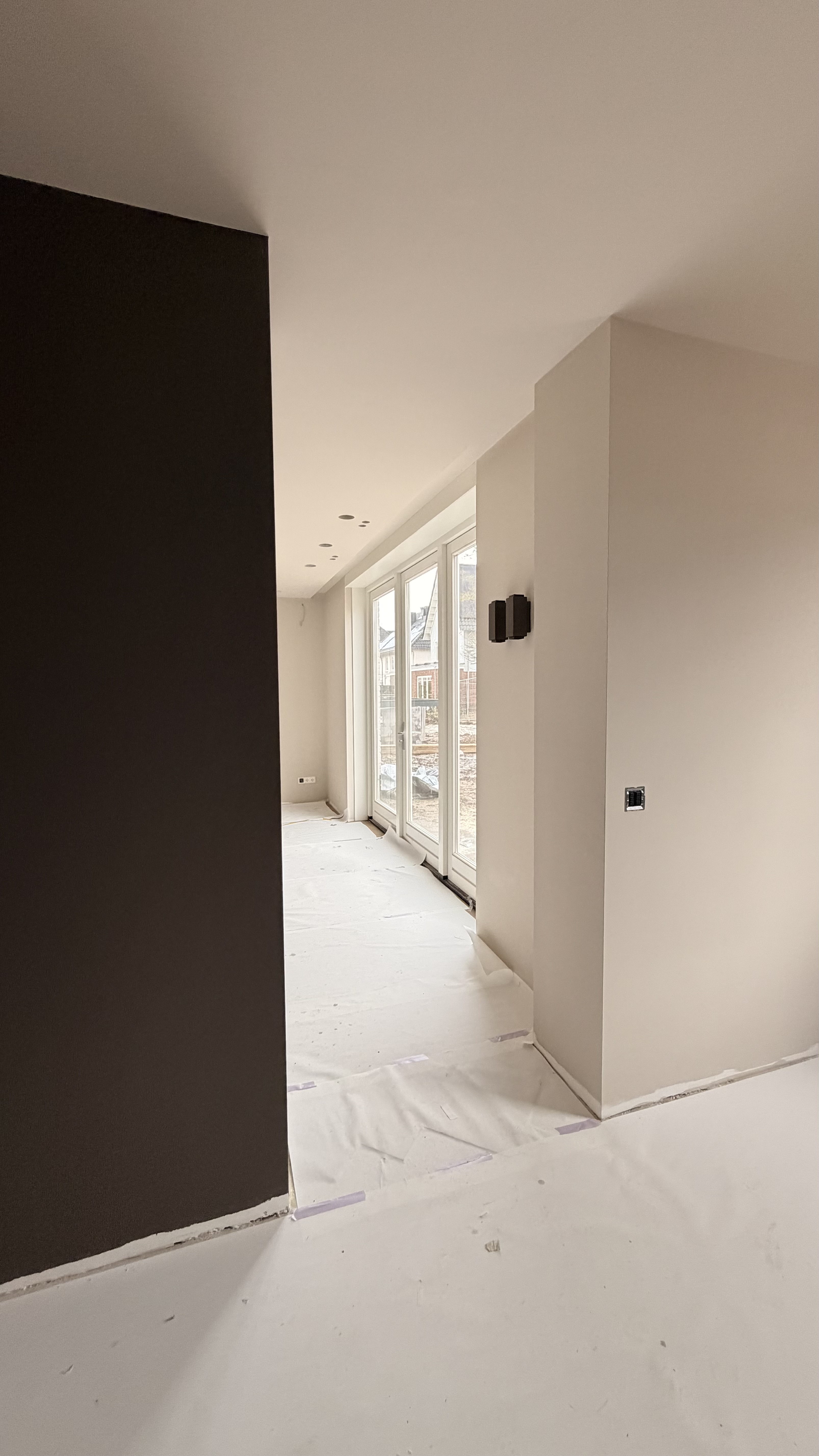 nijkerk – plafond gestuct en geschilderd, wanden afgewerkt met renovlies en schilderwerk Nijkerk – Bouwcons