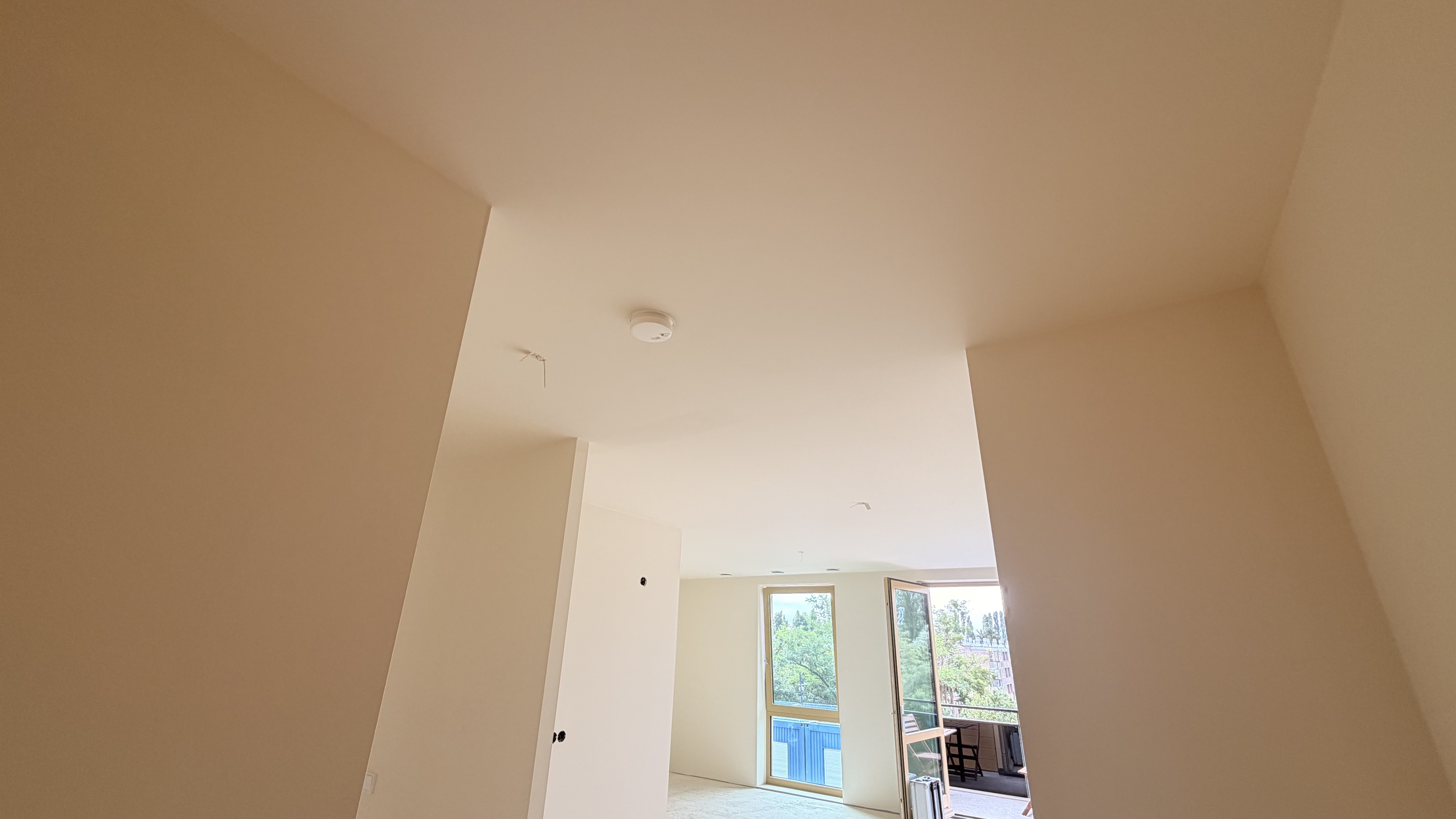plastering · renovlies · painting · ceiling spray painting · wall finishing · ral 9001 Amsterdam – Bouwcons