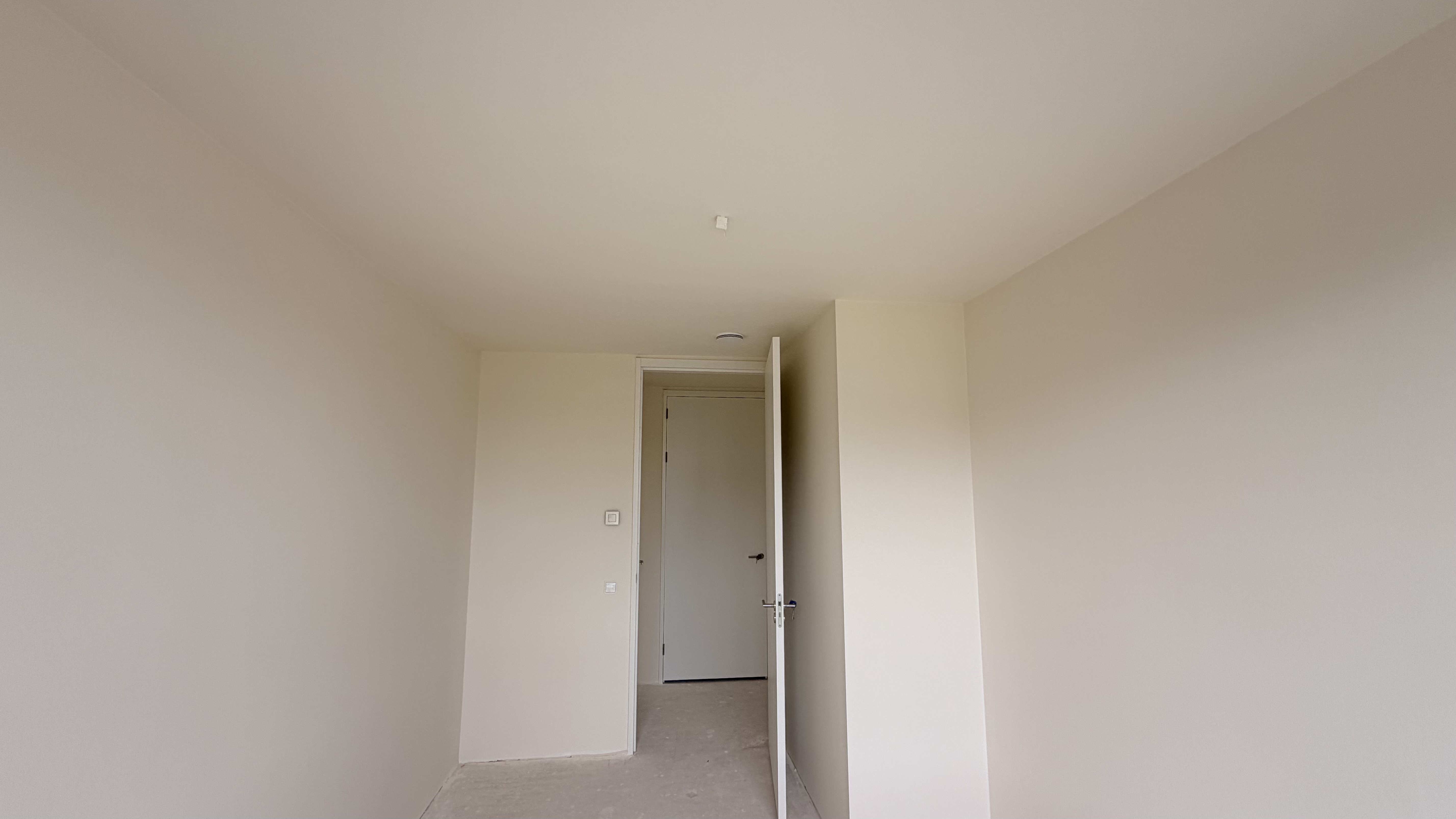 plastering · renovlies · painting · ceiling spray painting · wall finishing · ral 9001 Amsterdam – Bouwcons