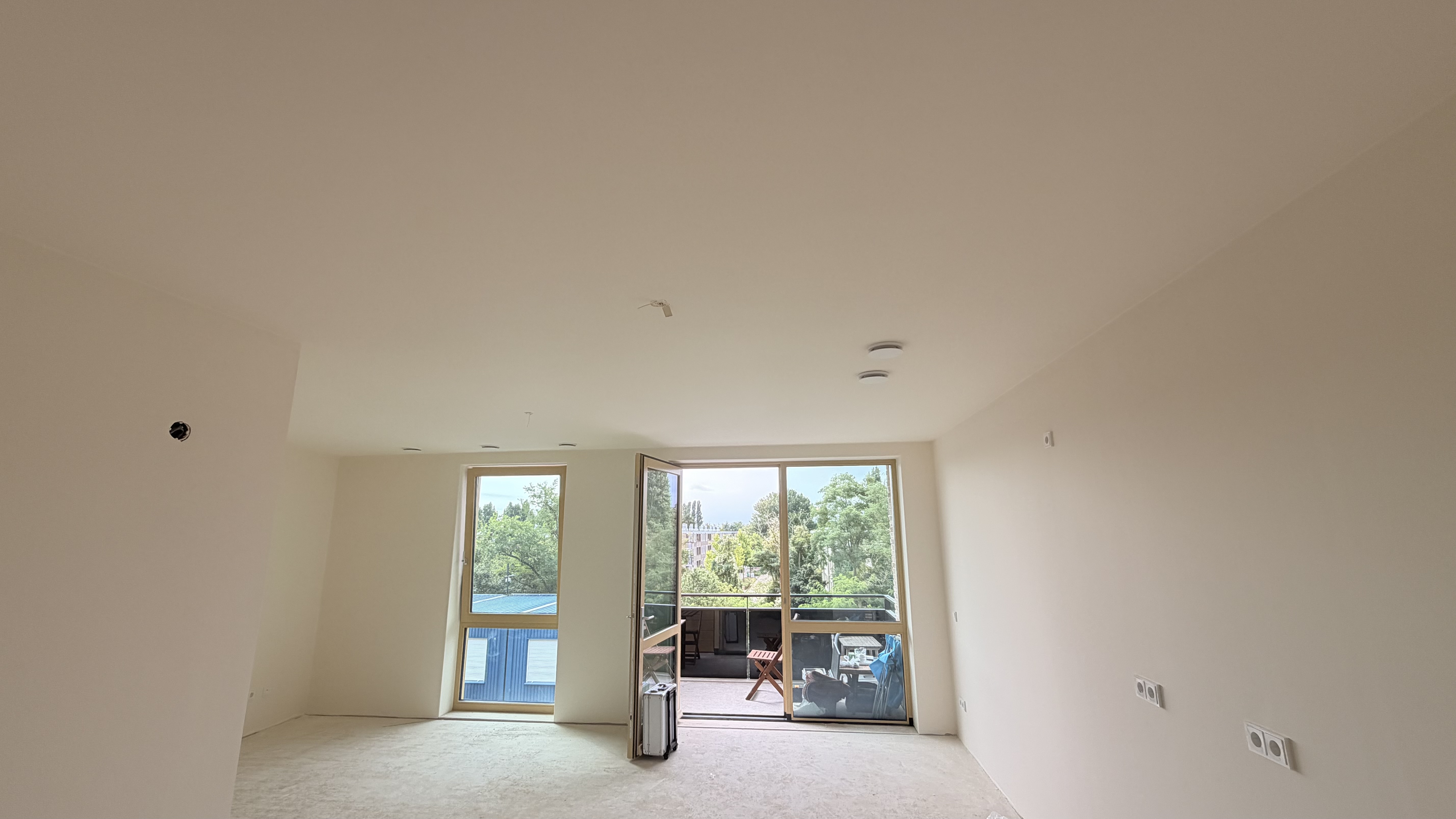 plastering · renovlies · painting · ceiling spray painting · wall finishing · ral 9001 Amsterdam – Bouwcons